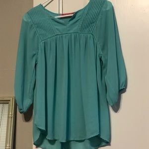 Quarter length sleeve top